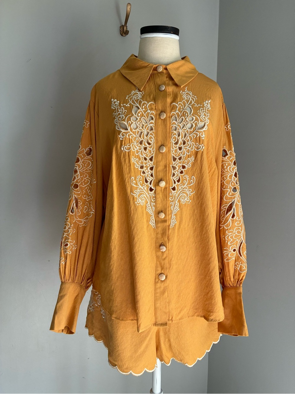 L’ATISTE Mustard Boho Scalloped Embroidered Shorts Size 2X